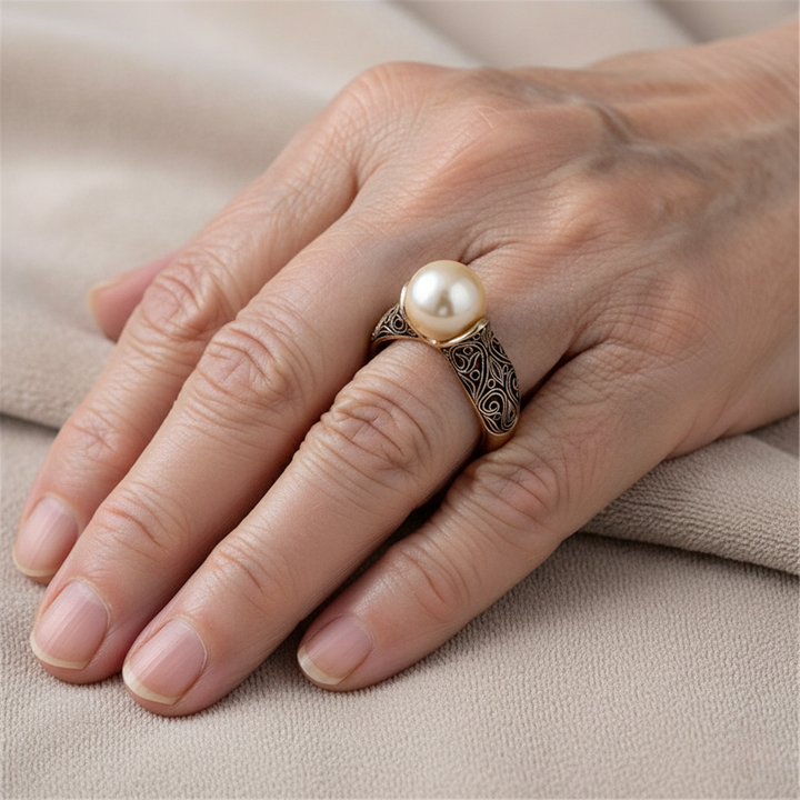 Anel Vintage Dourado com Pérola