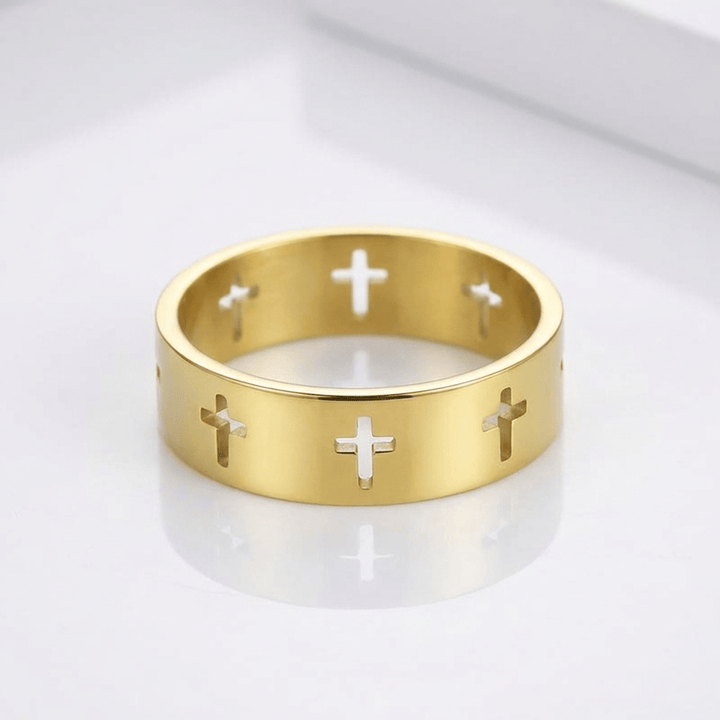 Pierścionek Blessed z wyciętym krzyżem