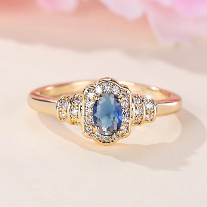 Pierścionek Heirloom Halo z szafirem i kryształkami