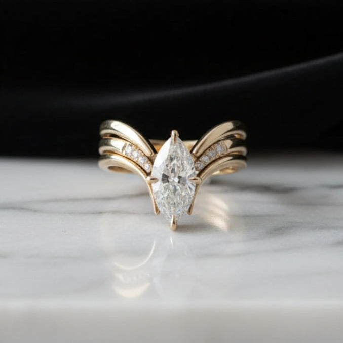 Złoty pierścionek Drop Crown