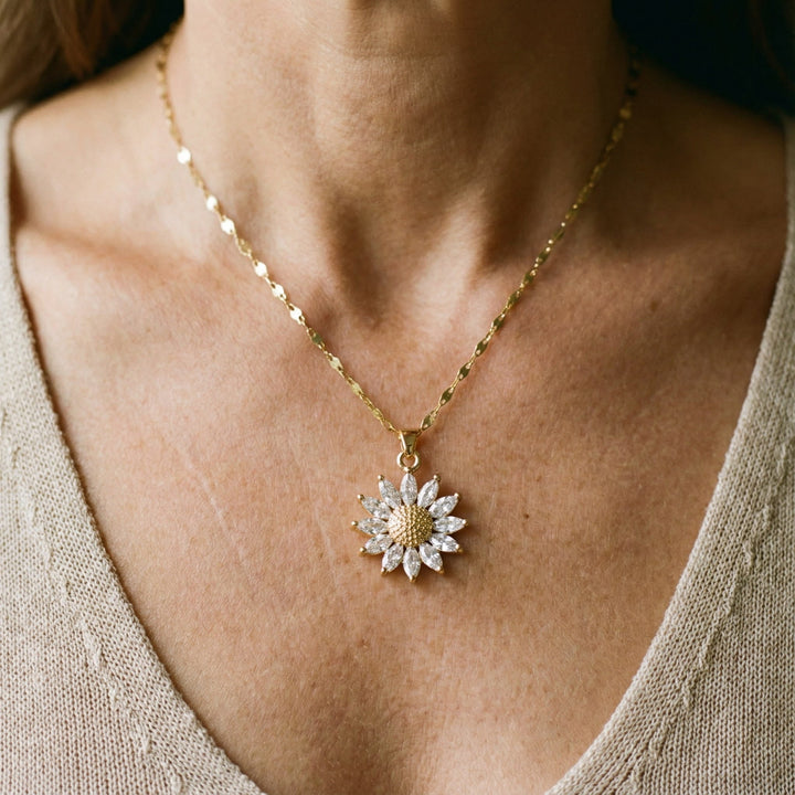 Naszyjnik z kryształowym słonecznikiem w złotym kolorze