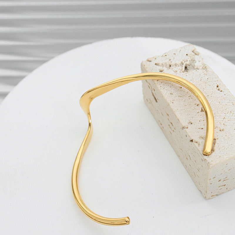 Iris Złota Bransoletka Bangle - Ponadczasowa Elegancja w Złotym Odcieniu