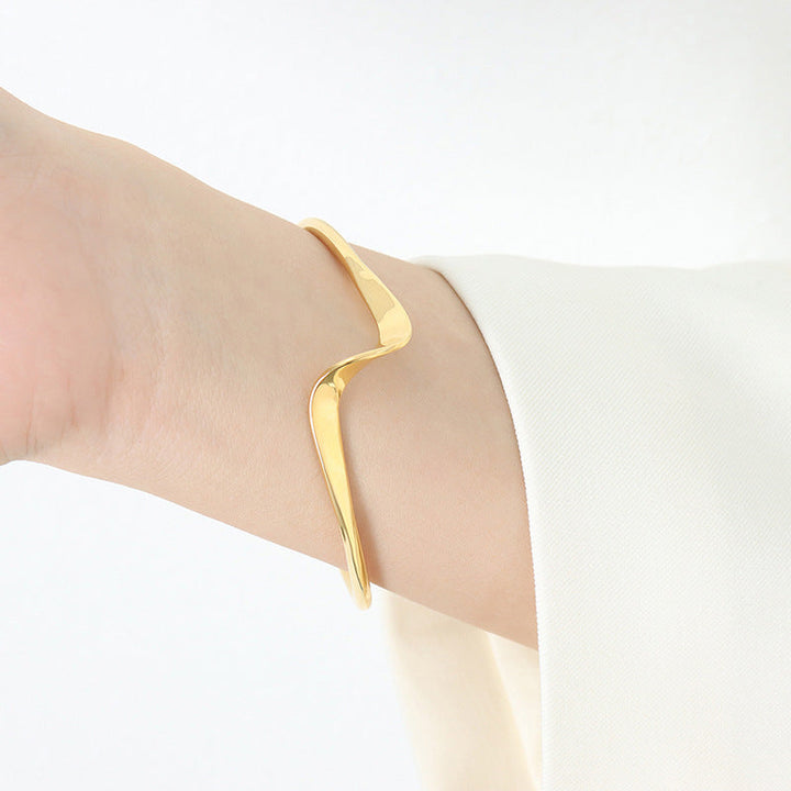 Iris Złota Bransoletka Bangle - Ponadczasowa Elegancja w Złotym Odcieniu