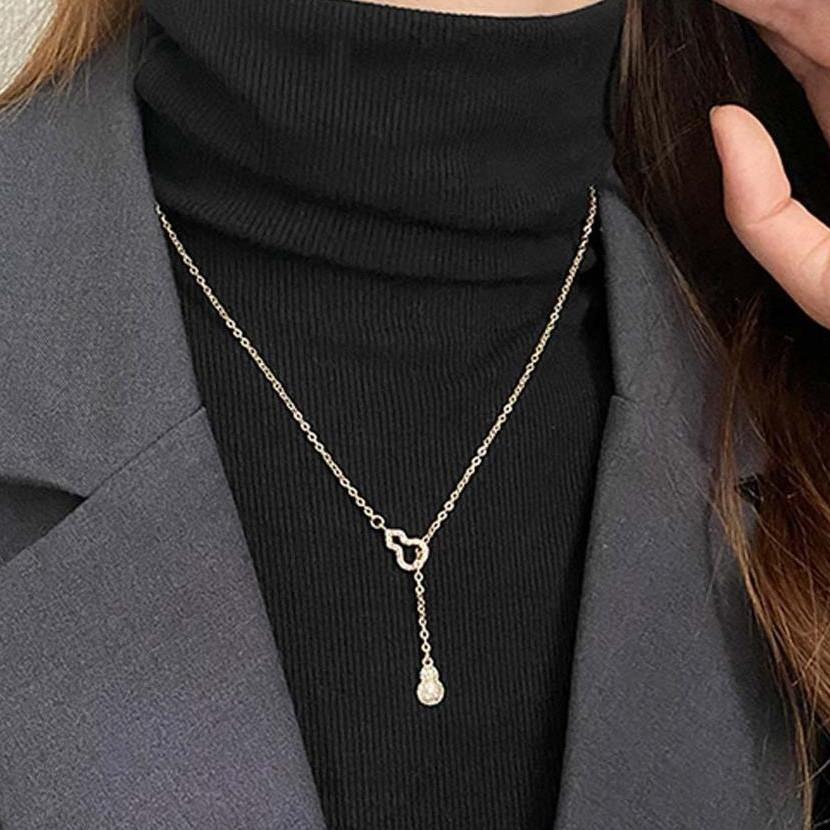 Hana Naszyjnik z frędzlą w kolorze złota - Elegancka biżuteria z frędzlą w kolorze złotym