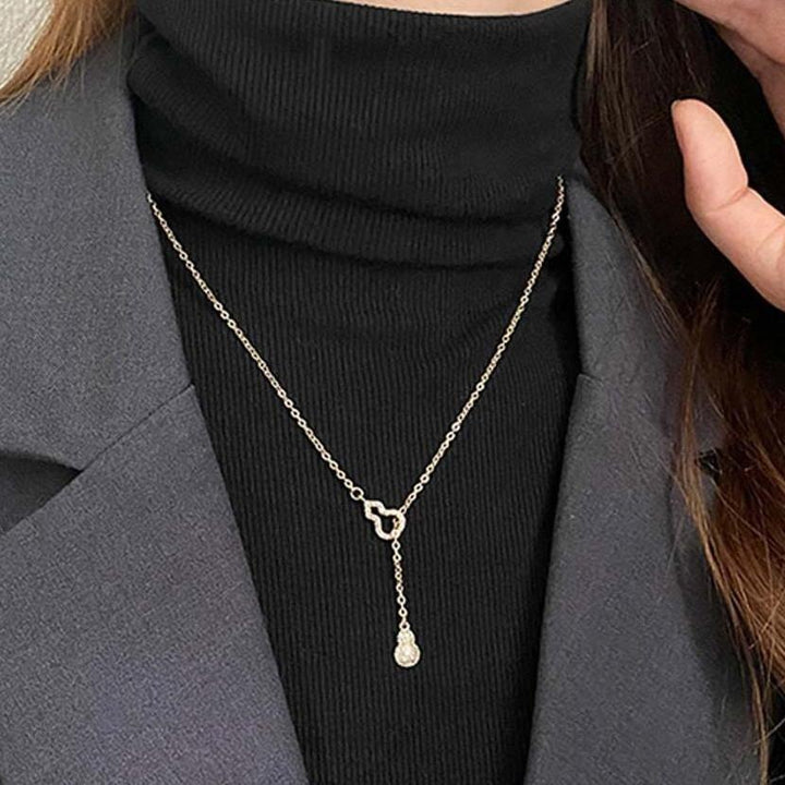 Hana Naszyjnik z frędzlą w kolorze złota - Elegancka biżuteria z frędzlą w kolorze złotym