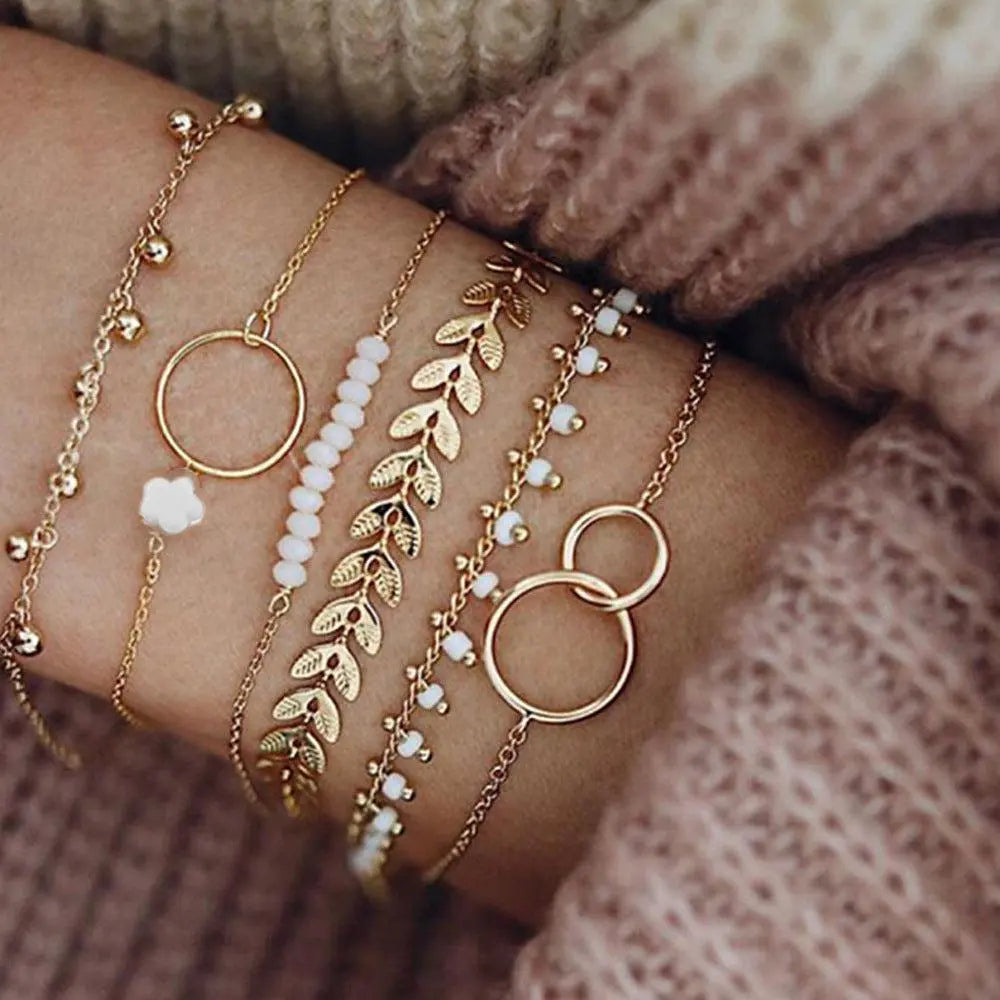 Komplet złotych bransoletek boho