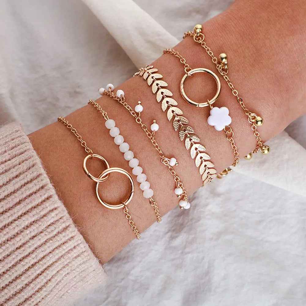 Komplet złotych bransoletek boho