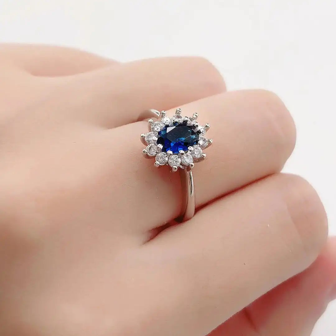 Wyrazisty pierścionek halo Heirloom