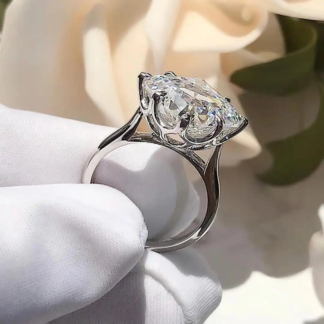 Ponadczasowy złoty pierścionek z cyrkonią sześcienną