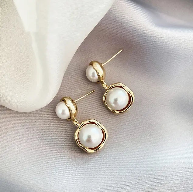 Brincos com pérolas banhados a ouro