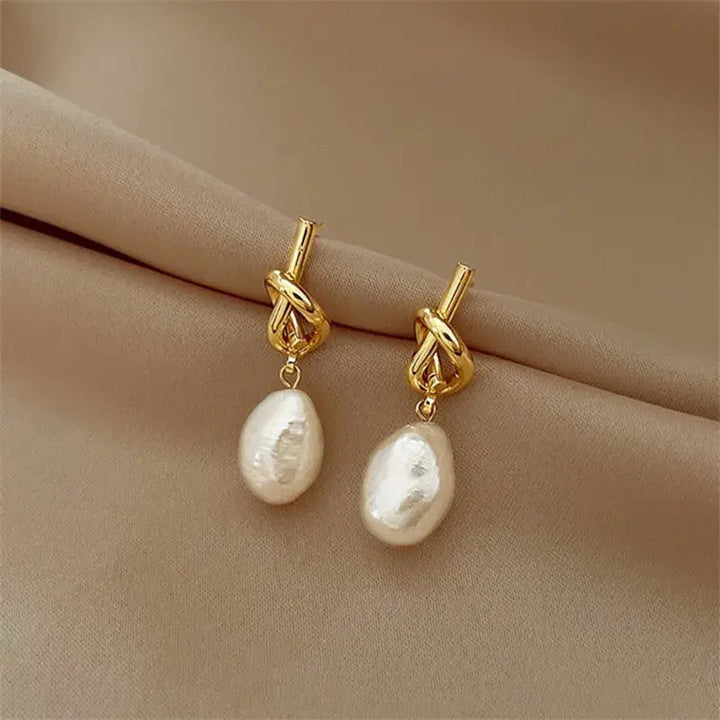 Brincos Elegantes com Pérolas Barrocas em Ouro