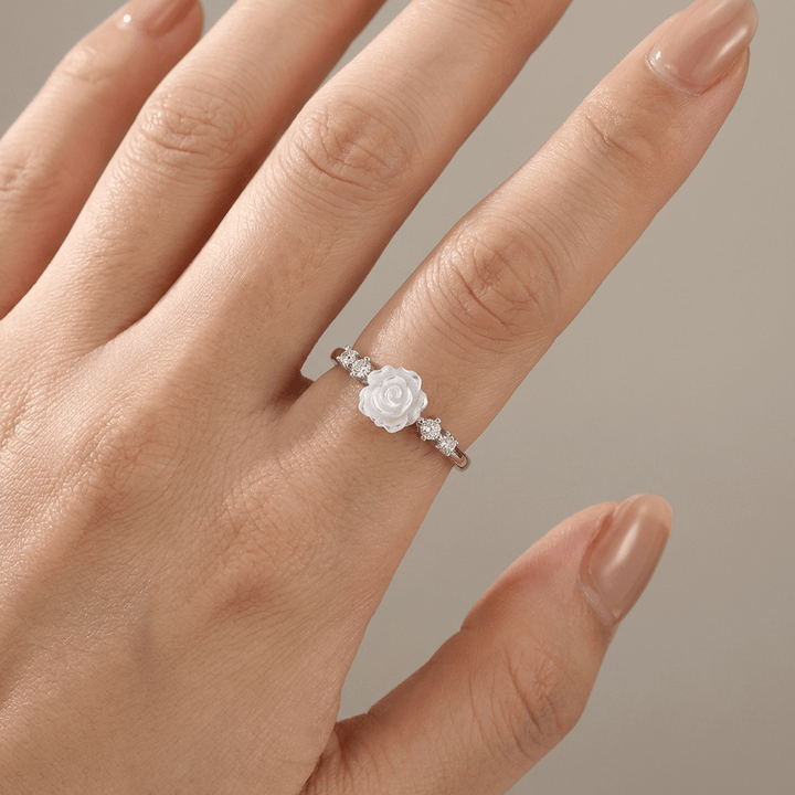 Elegancki regulowany pierścionek ze srebra próby 925 z różowym diamentem