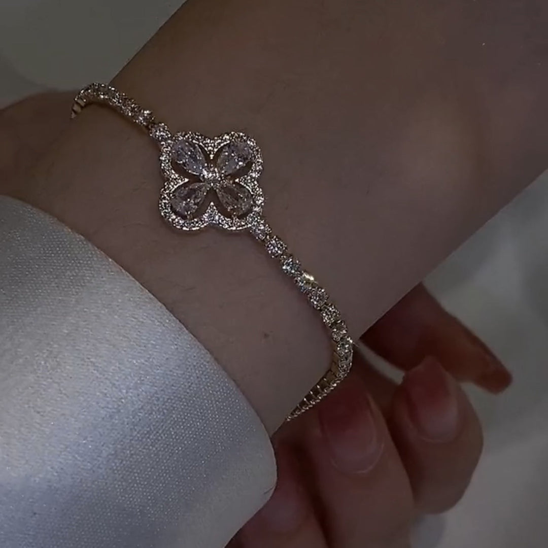 Bransoleta tenisowa Clover - ponadczasowy, elegancki design na codzienny blask
