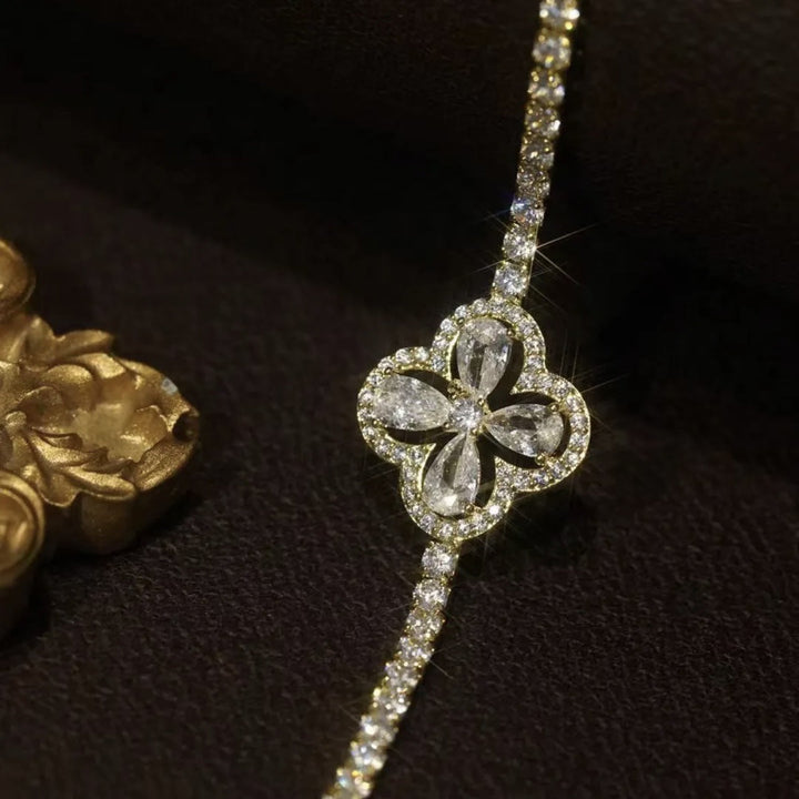 Bransoleta tenisowa Clover - ponadczasowy, elegancki design na codzienny blask